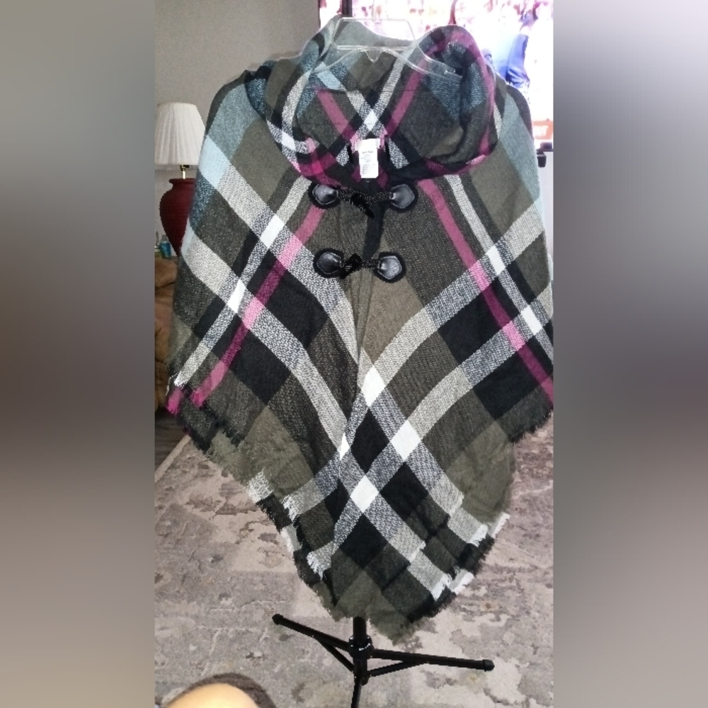 Women's Flannel Look Stylish Poncho Style Top Soft Comfy One Size Like New Perf